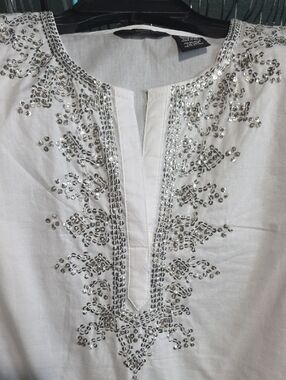 NWT WHITE COTTON SEQUENCE ACCENT TOP